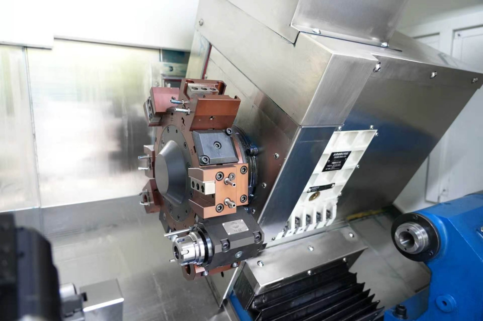 2 osí CNC sústruh model DMMB SBT-480 – Obrázok 2