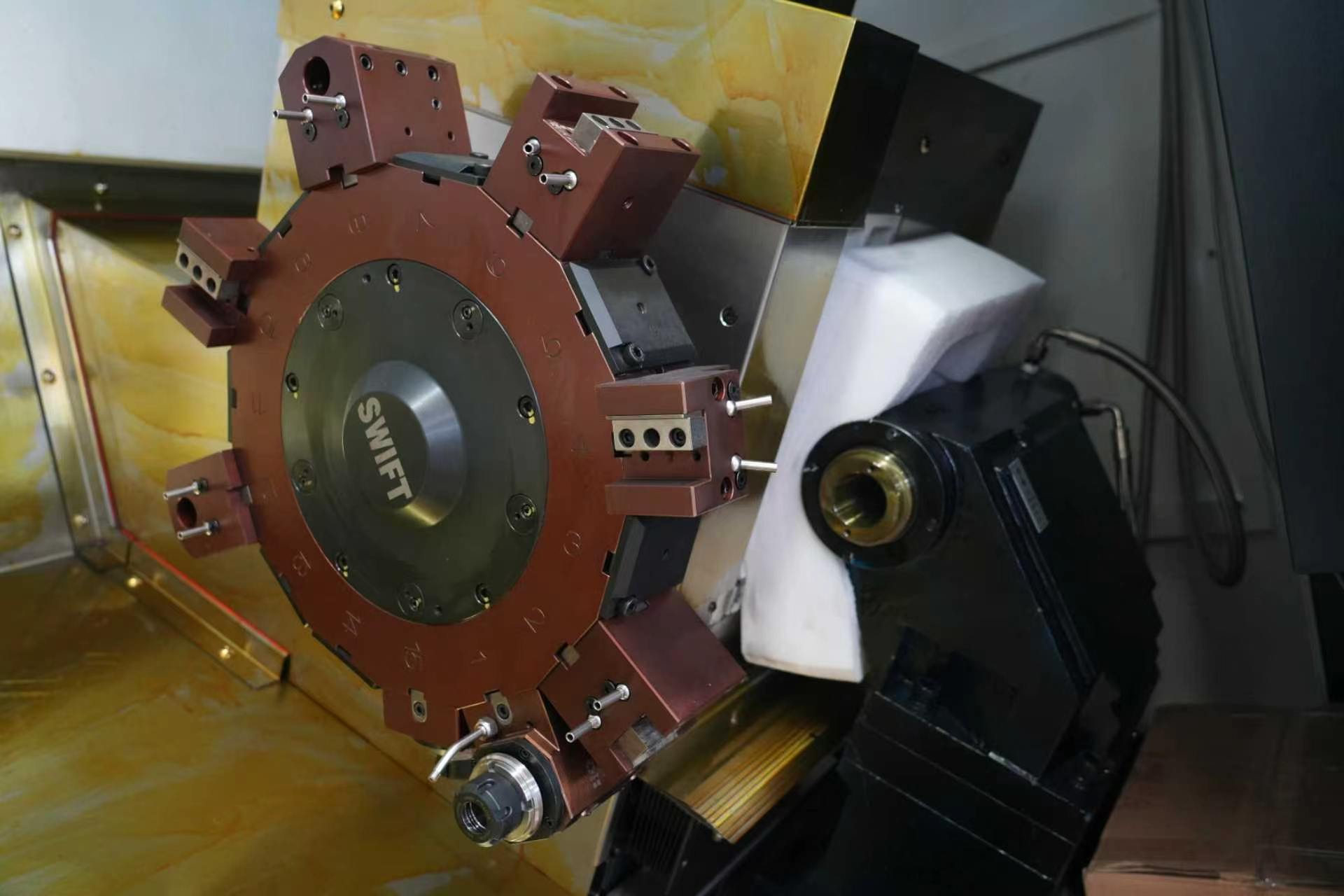 4 osí CNC sústruh model DMMB SBT-470Y – Obrázok 6